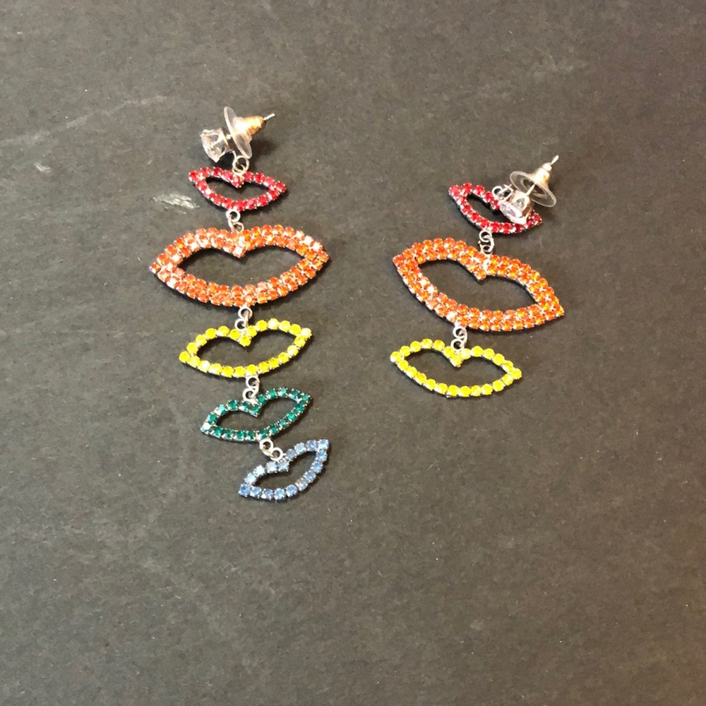 Irregular pair of earrings